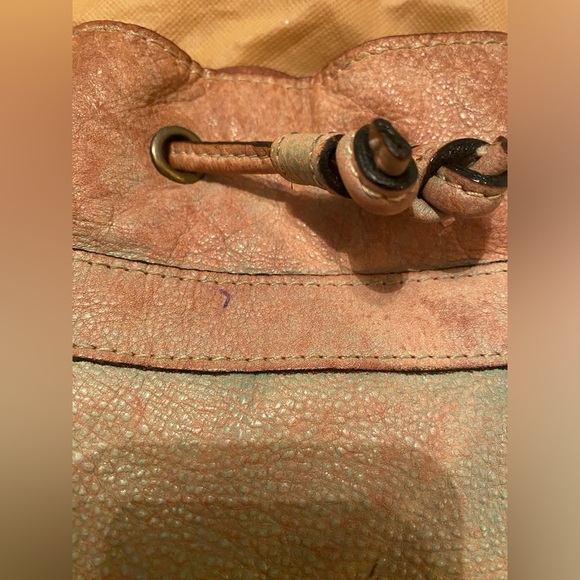 Patricia Nash, Italian leather purse, green and tan with feathers dangling - Picture 8 of 9